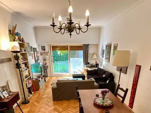 Venta departamento 4 ambientes y jardín en Olivos.