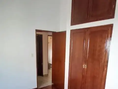 Casa en venta c/ cochera en Centro