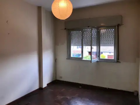 Av. Yrigoyen nº 14.925 Esq. Lacamera