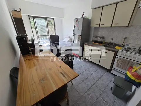 Monoambiente En 2do Piso Por Escalera - Guardia Nacional 900