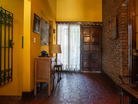 Casa en Venta con 4 cocheras