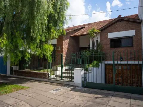 Luis Viale  al 1100, Haedo Sur.