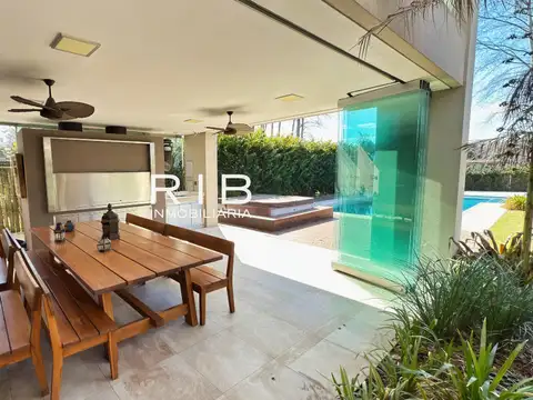 Casa 4 ambientes con 4 baños