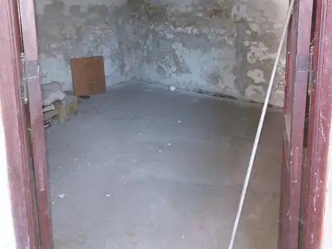 SE VENDE CASA EXCELENTE UBICACION A REFACCIONAR