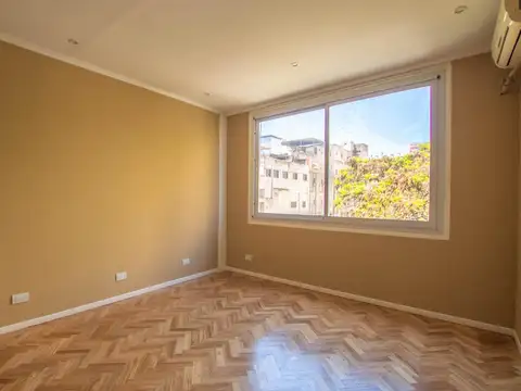 Reciclado a nuevo, luminoso, vista abierta, al frente