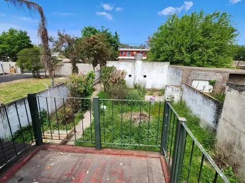Venta o alquiler Terreno de 8.66 x 27m con casa 3 amb  y 2 locales