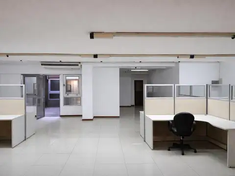 Oficina 4 ambientes con 2 baños