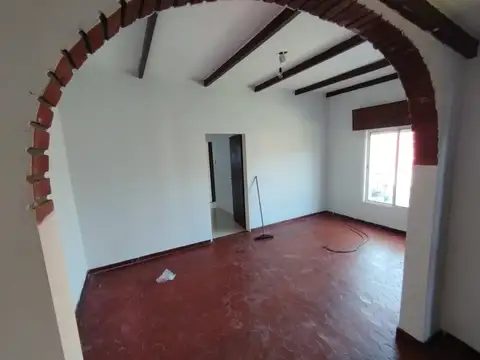 Casa 4 Ambientes en Alquiler - Castelar Sur