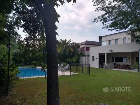 Casa en Alquiler Temporal con 2 cocheras