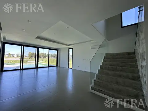 Venta Casa de 5 ambientes con fondo y piscina en Greenville - Hudson