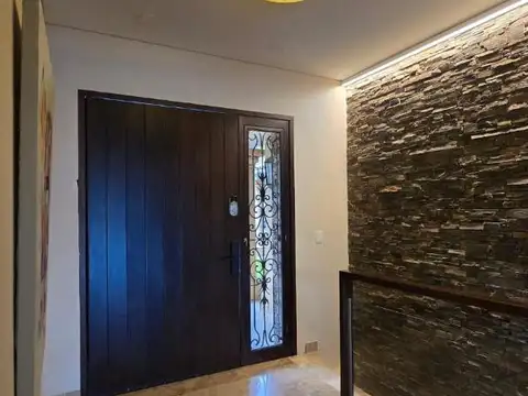 Casa 6 ambientes con 7 baños