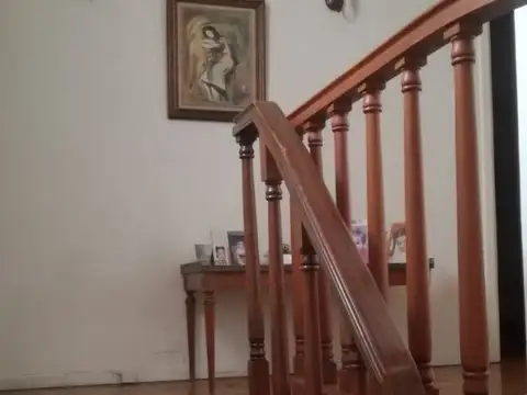 VENTA HERMOSO CHALET PLENO CENTRO CASEROS