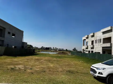 Av. del lago y las Orquideas 600