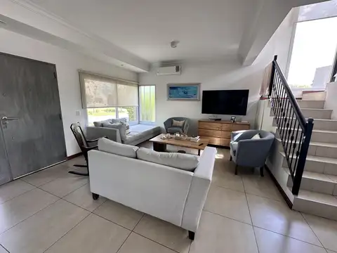 Casa 5 ambientes con 3 baños
