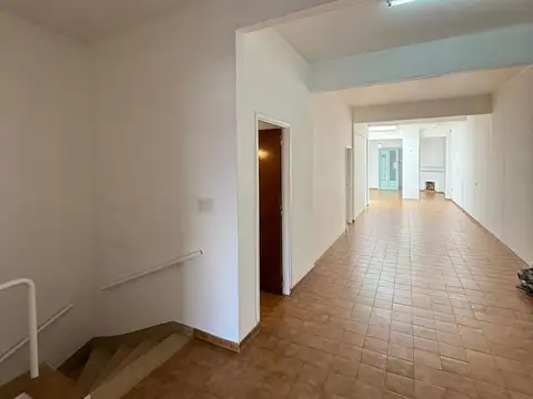 Venta ph apto Oficina 260m2 a metros de avenida y estacion tren