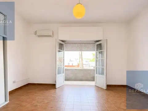 Venta ph apto Oficina 260m2 a metros de avenida y estacion tren