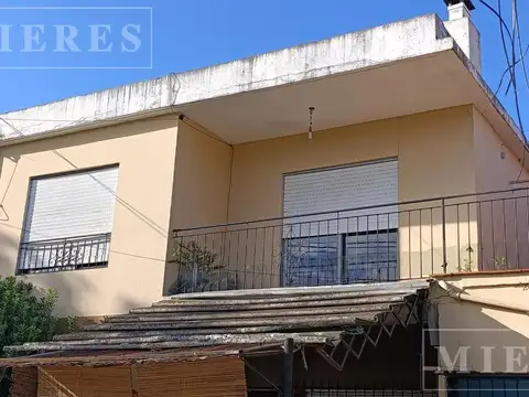 Casa tipo PH  en Benavidez  centro