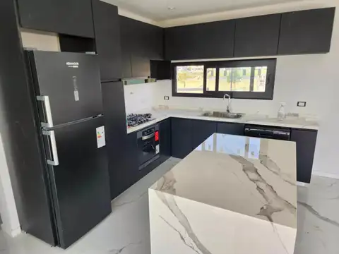 Casa 6 ambientes con 3 baños