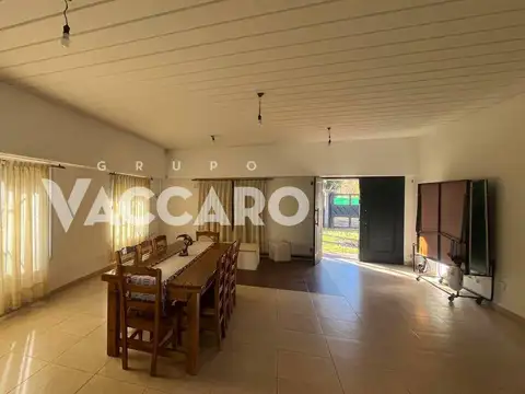 Casa en Venta con 2 cocheras