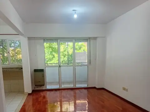 Av. Pellegrini al 1200