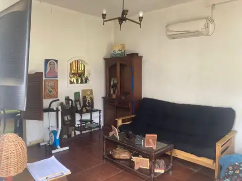 Casa 2 ambientes con 1 baño