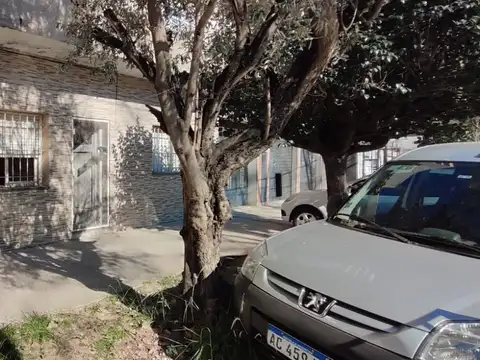 PH AL FRENTE CON PATIO - 3 AMBIENTES - GRANDES DIMENSIONES - 140 M2 TOTALES