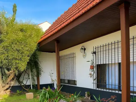 VENTA CASA + 2 DEPARTAMENTOS ITUZAINGO