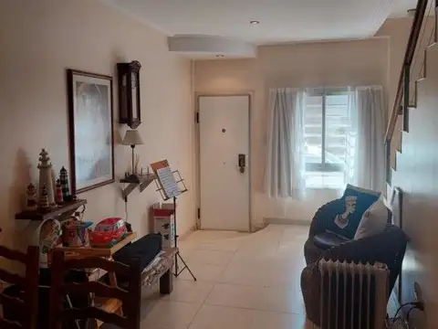 Depto Tipo Casa en Venta de 4 ambientes