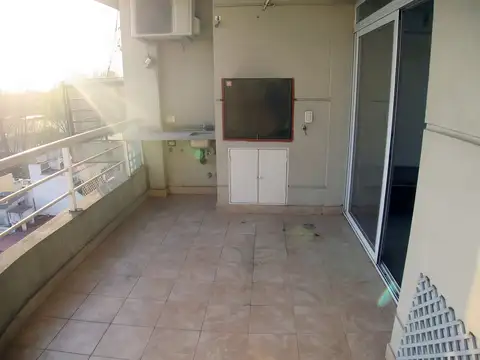 Balcón aterrazado, Parrilla, Vista abierta.