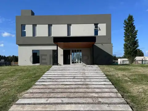 Casa en Venta en La Victoria Polo Club, Area 60