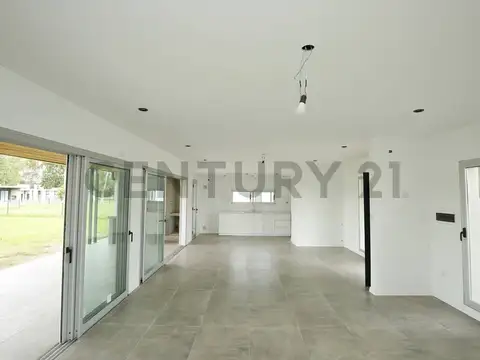 Casa en Venta con 3 cocheras