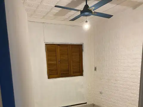 Casa 8 ambientes con 2 baños