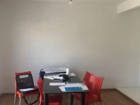 Semipiso de 3 ambientes con cochera en primer piso por escalera en Quilmes Oeste