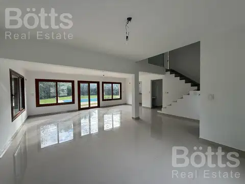 Casa en Venta con 2 cocheras
