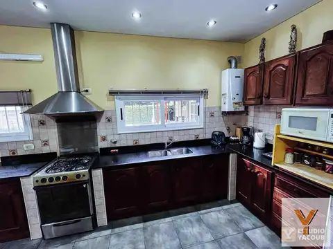 Casa en Venta con 2 cocheras