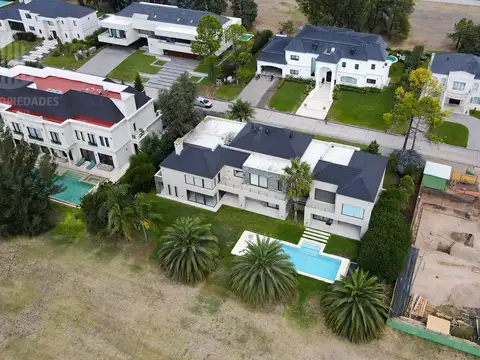 Casa en Venta en Countries y Barrios Cerrados en Esteban Echeverria, USD 2.300.000