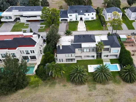 Casa en Venta de 5 dormitorios