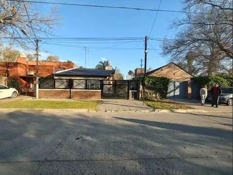 Casa en Venta en Gonnet [Cod: 2838-14]