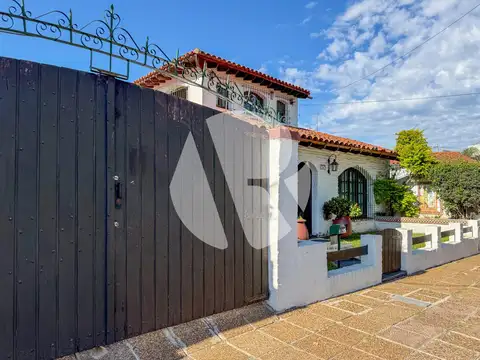 Casa 4 ambientes con 4 baños