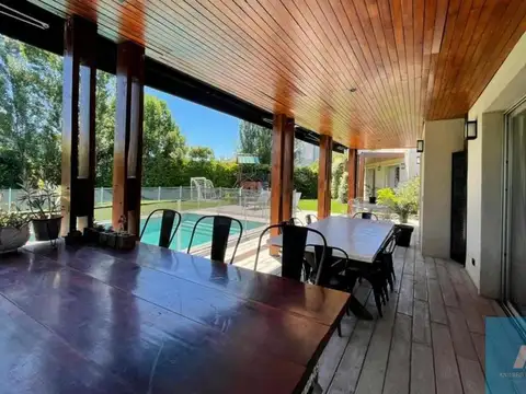 Casa 4 ambientes con 3 baños