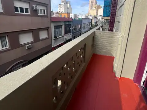 Hermoso Departamento Tipo Loft con Balcón en Alquiler - Bolívar Al 600