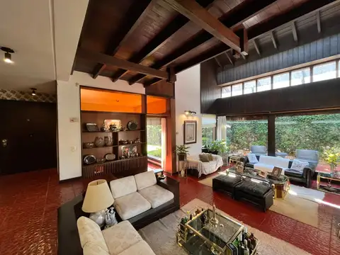 Casa 5 ambientes con 3 baños