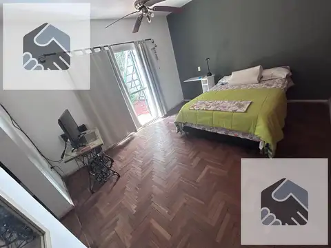 Casa - Cordoba Capital de 4 habitación y cochera para 3 autos,