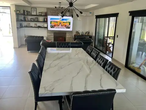 Casa 7 ambientes con 4 baños