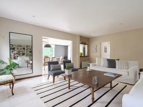 Casa 6 ambientes con 4 baños