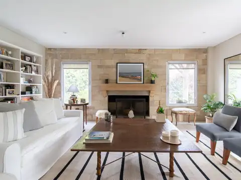 Casa en Venta con 3 cocheras