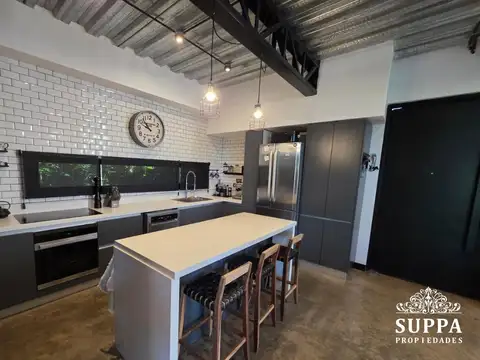 Casa en Venta con 2 cocheras