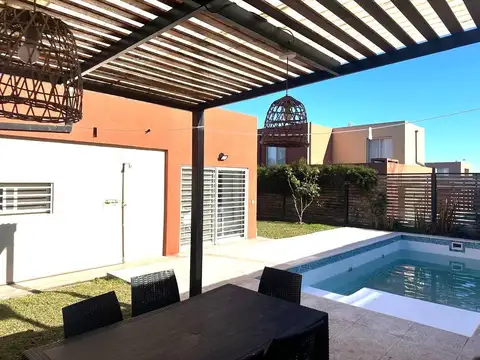 Casa 5 ambientes con 2 baños