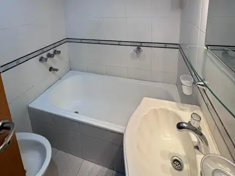 Diagonal 77 e/ 5 y 6 400, Piso 4