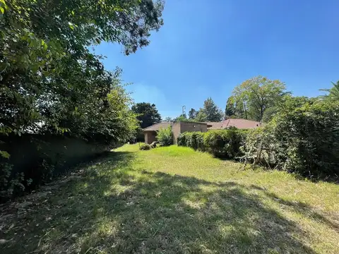 Casa en Alquiler con 2 cocheras